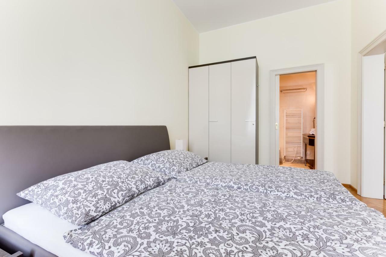 Halkova 5 * Prague